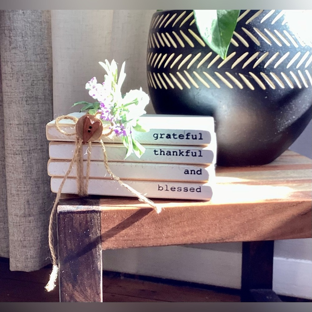 Shelf Sitter - Picture 2 of 3
